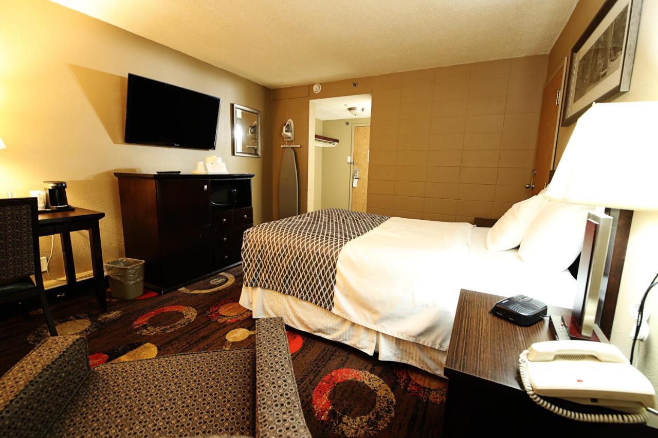 Stonebridge Hotel Fort Mcmurray Exteriör bild