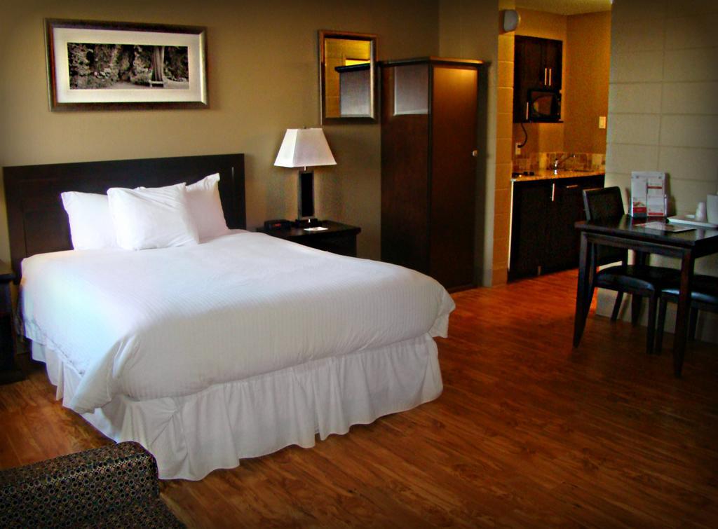 Stonebridge Hotel Fort Mcmurray Exteriör bild